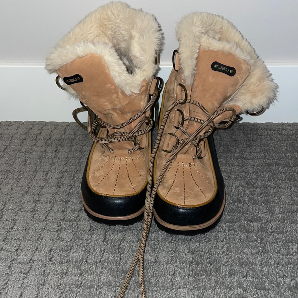 Like new - JBU Maldive weather ready boot
